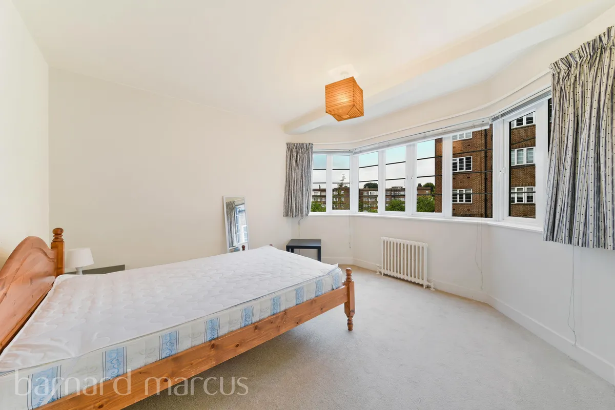 Flat Chiswick Village in Greater London