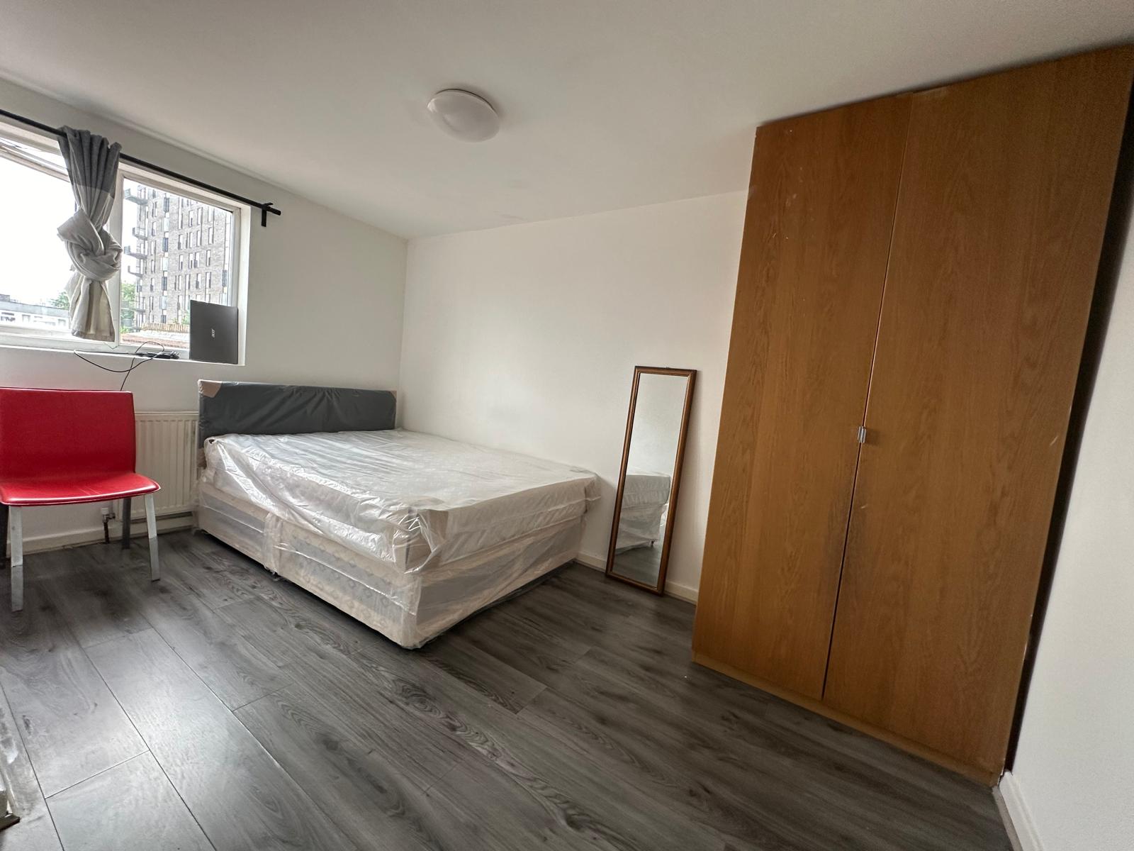 Room Barking Road in Greater London
