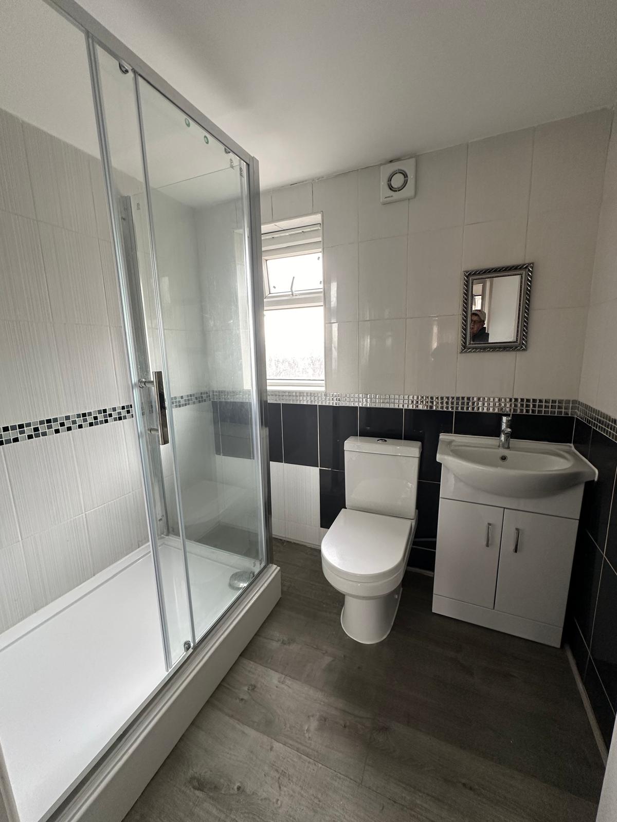 Room Barking Road in Greater London