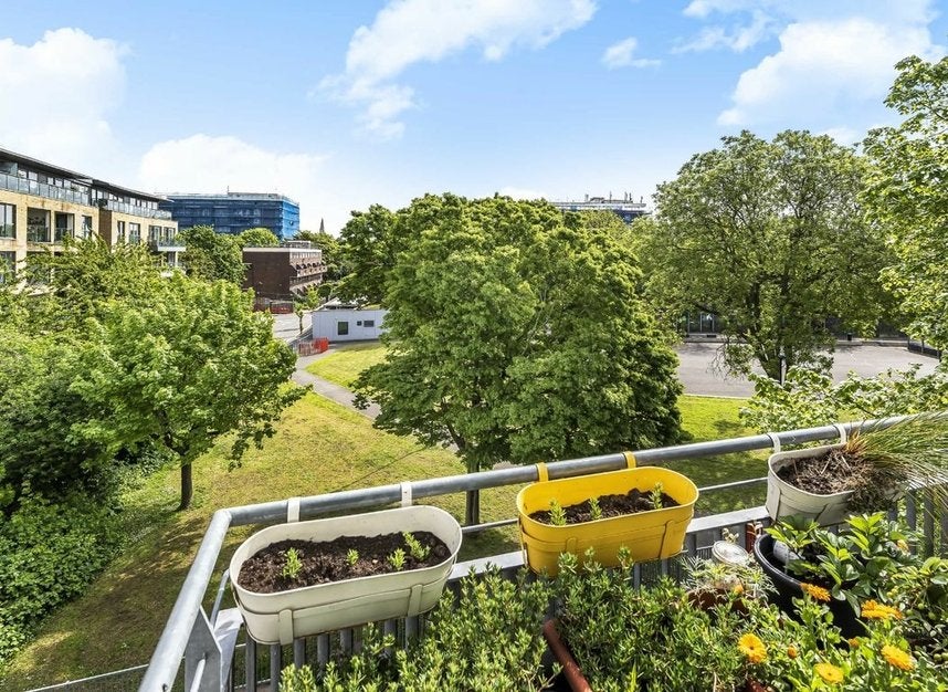 Flat Rufford Street in Greater London