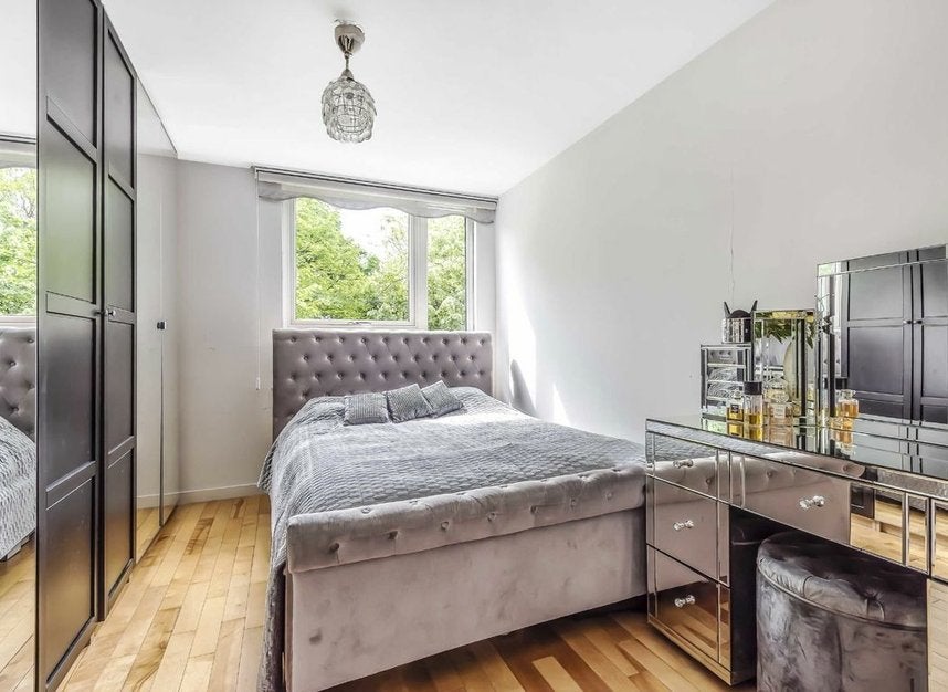 Flat Rufford Street in Greater London