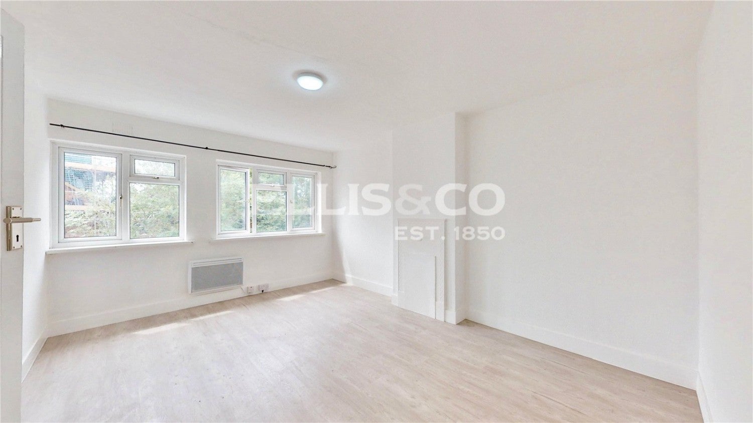 Flat Harrow Road in Greater London