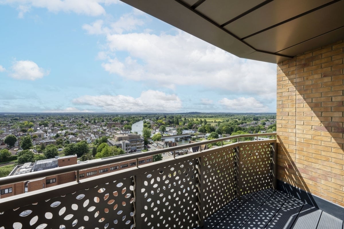 Flat Elmsleigh Road in Borough of Spelthorne