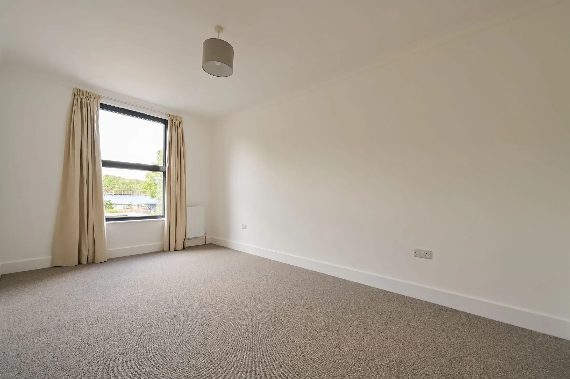 Flat Wightman Road in Greater London