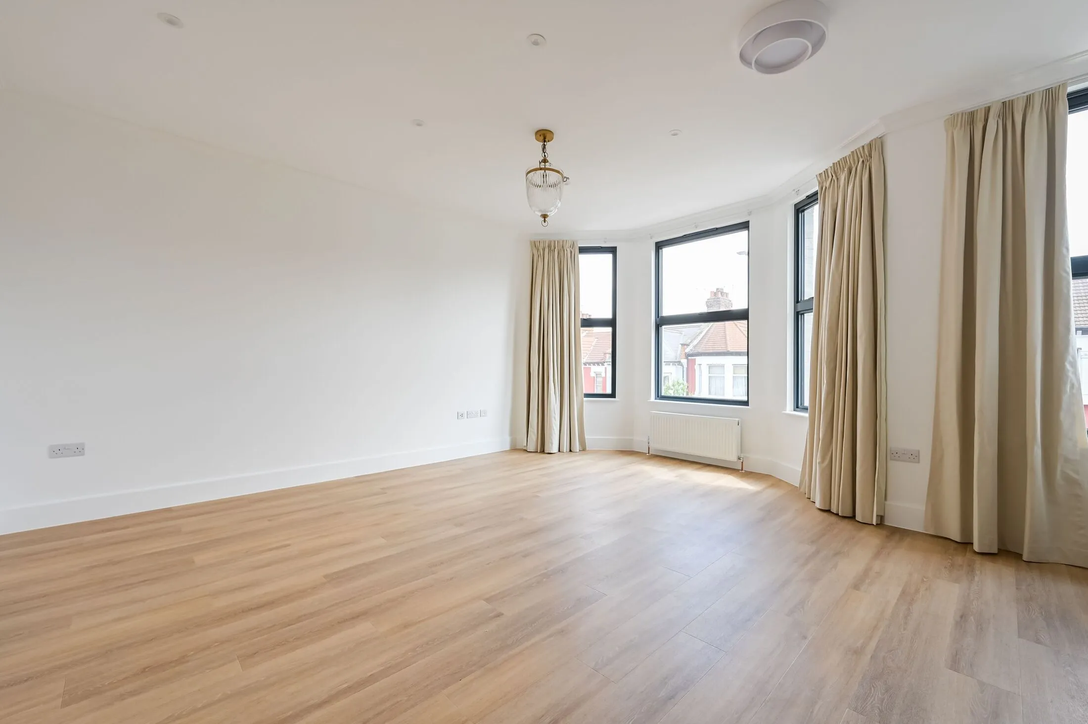 Flat Wightman Road in Greater London