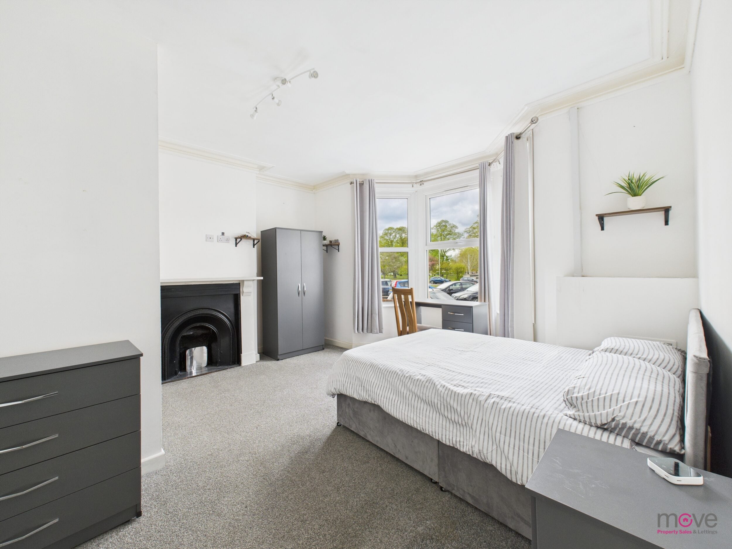 Room Midland Road in Gloucester
