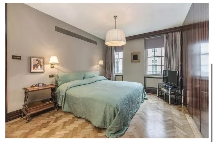 Flat Upper Grosvenor Street in City of Westminster