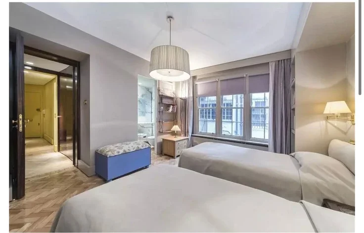 Flat Upper Grosvenor Street in City of Westminster