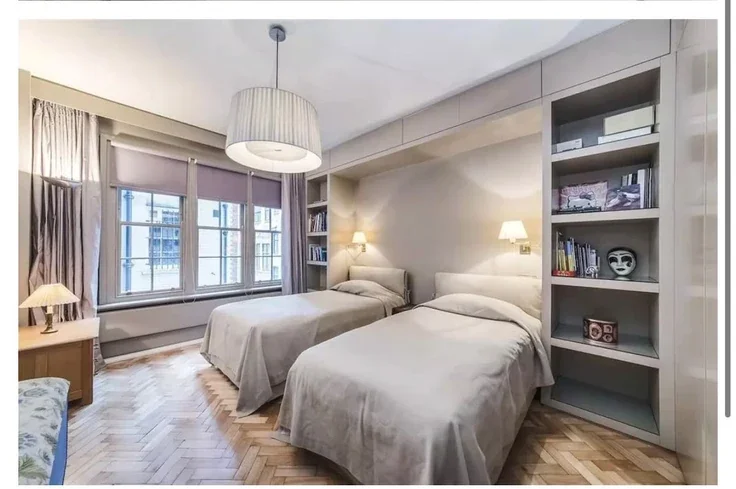 Flat Upper Grosvenor Street in City of Westminster