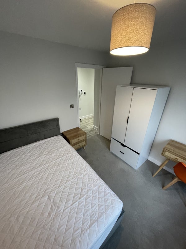 Room Cumberland Road in Bristol