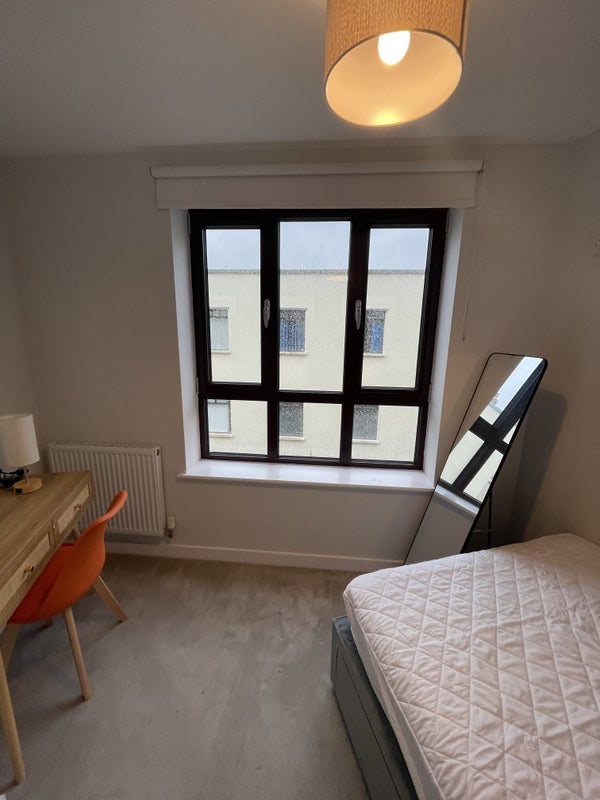 Room Cumberland Road in Bristol