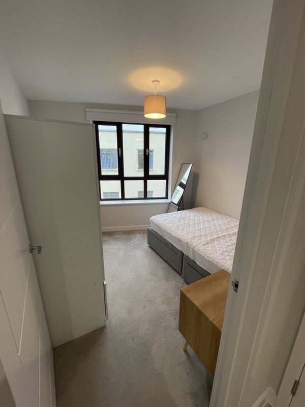 Room Cumberland Road in Bristol