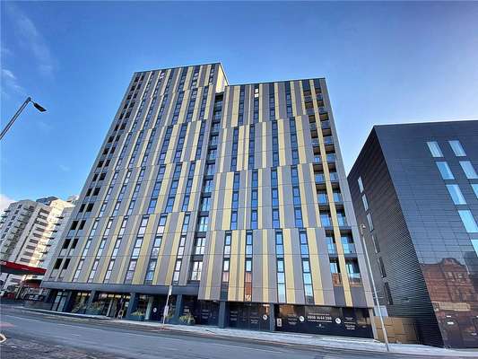 Flat Cheetham Hill Road in Manchester