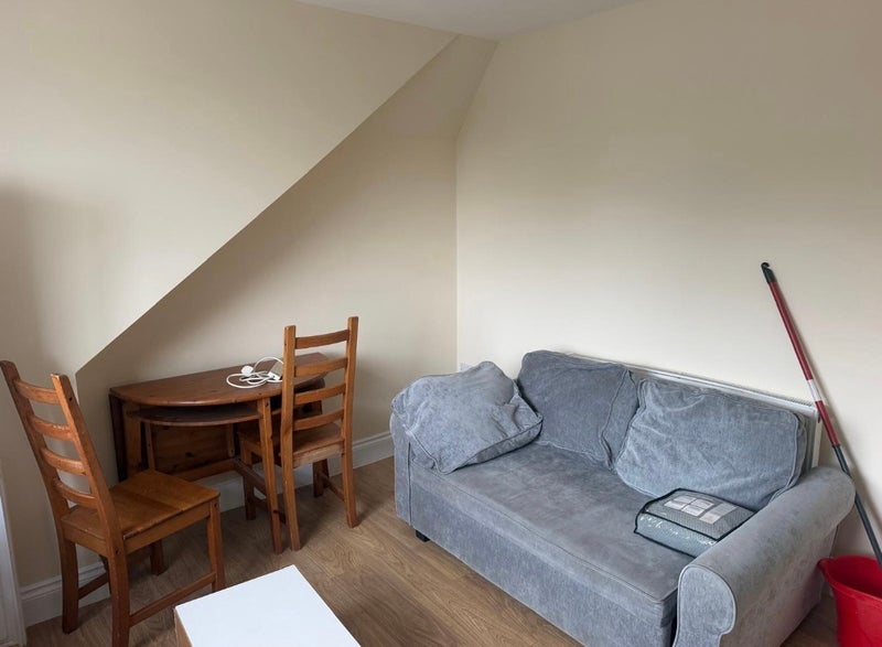 Flat Melville Gardens in Greater London