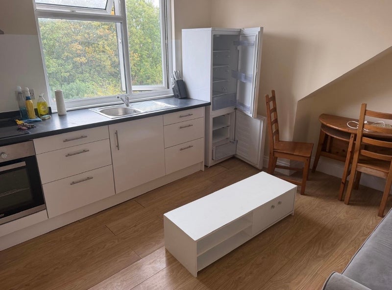 Flat Melville Gardens in Greater London