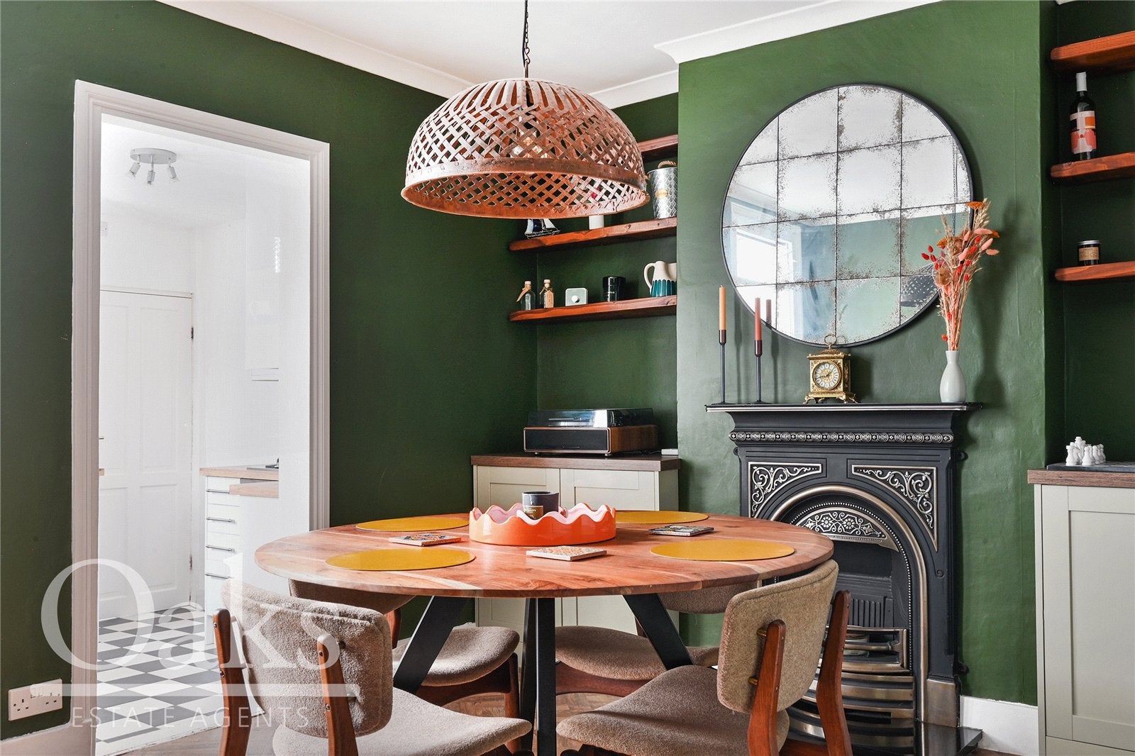 House Tiverton Close in Greater London