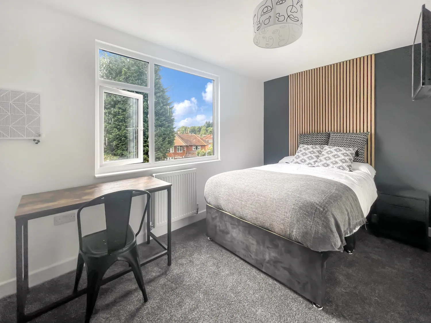 Room Queens Road East in Nottingham