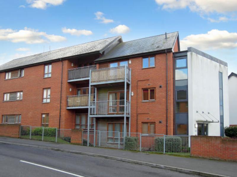 Flat Mullins Close in Basingstoke and Deane