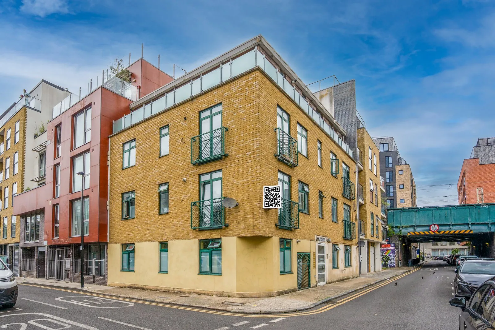 Flat Buckhurst Street in Greater London