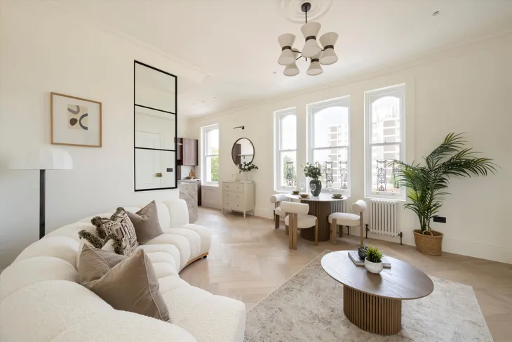 Flat Blenheim Crescent in Greater London