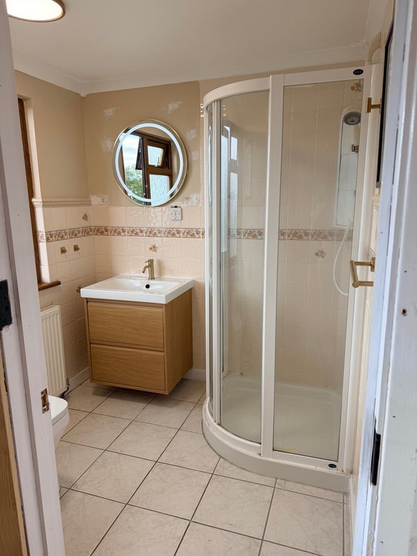 Room Lower Hall Lane in Greater London