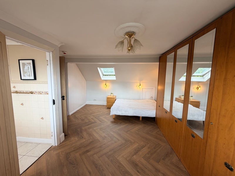 Room Lower Hall Lane in Greater London
