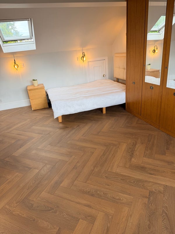 Room Lower Hall Lane in Greater London