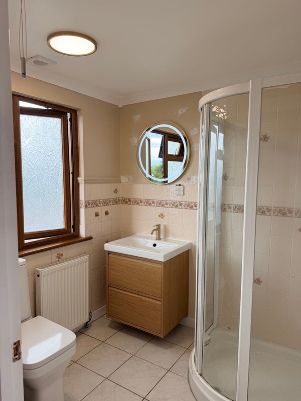 Room Lower Hall Lane in Greater London