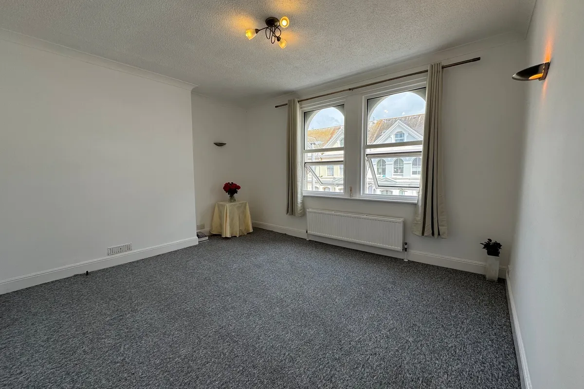 Flat Burlington Place in Eastbourne
