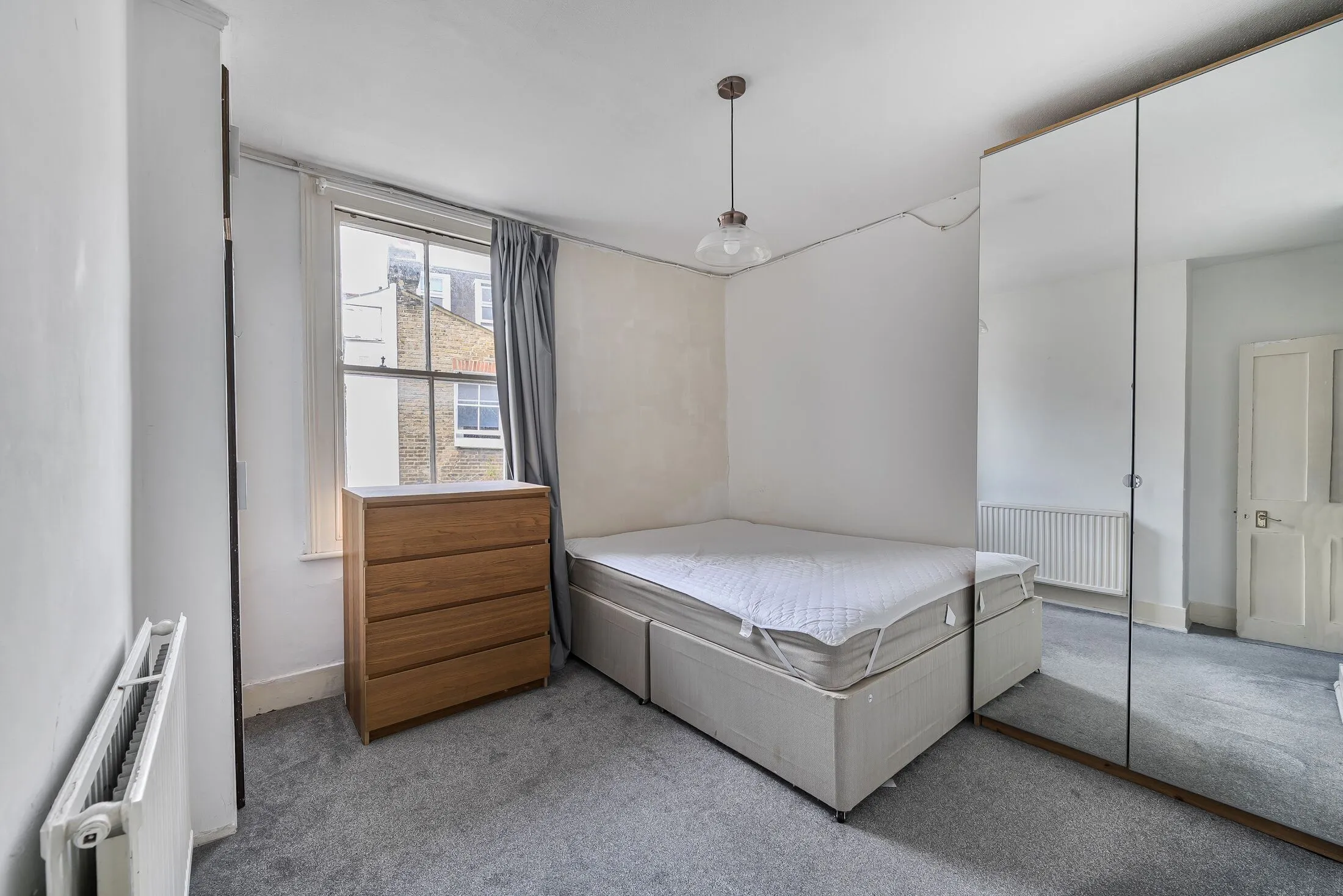Flat Dawes Road in Greater London