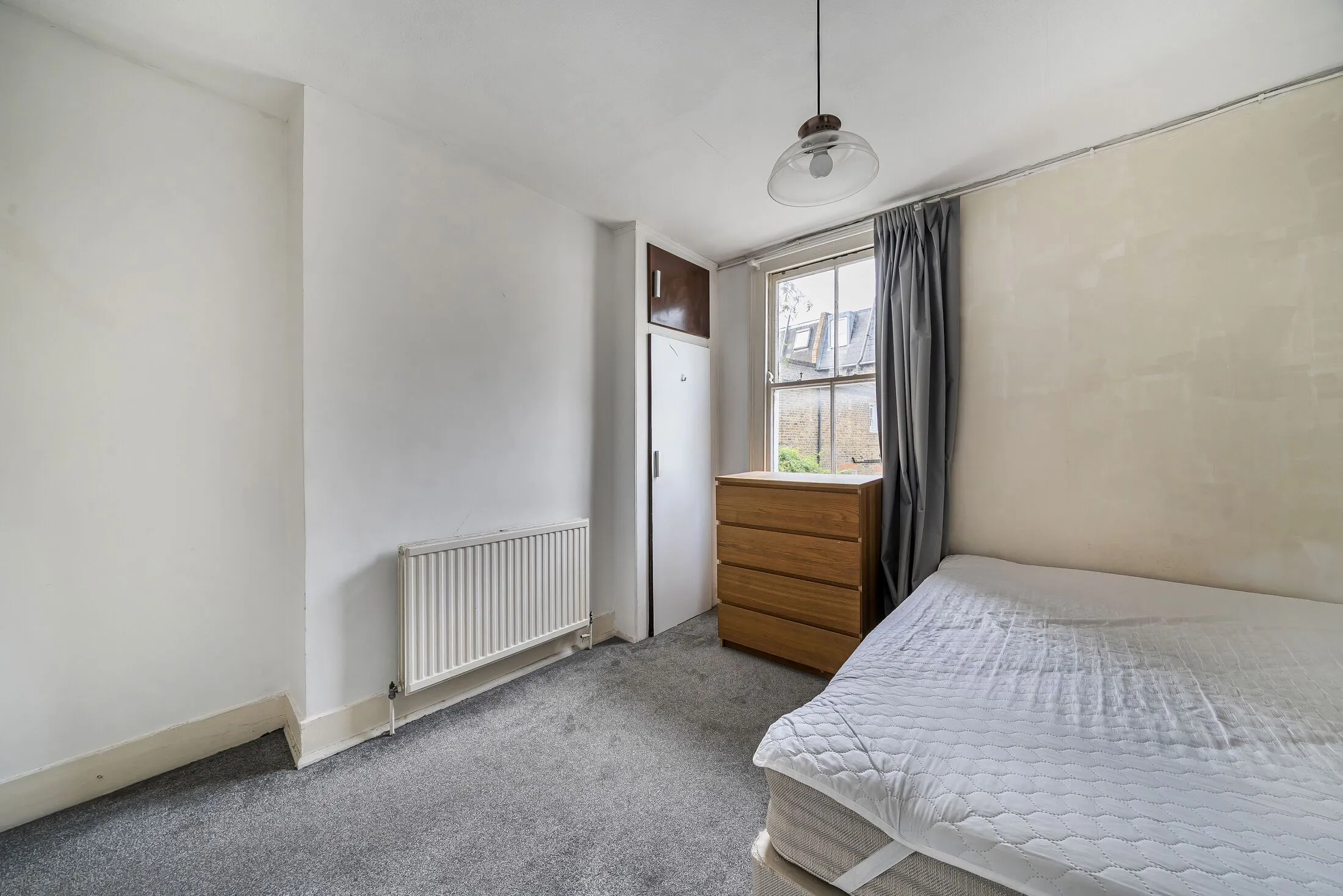 Flat Dawes Road in Greater London
