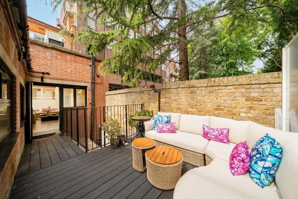 Flat Trinity Walk in Greater London