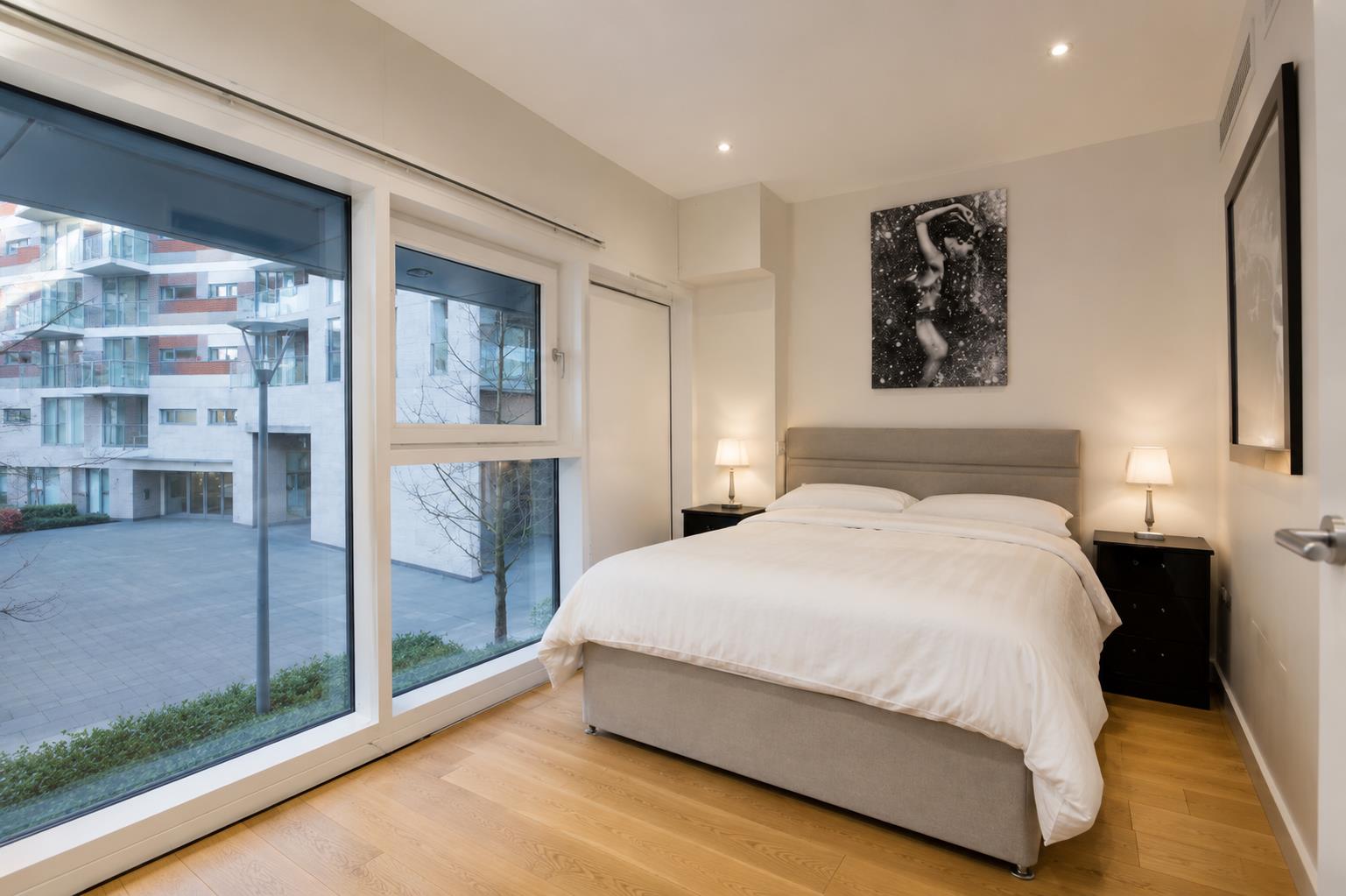 Flat Gatliff Road in City of Westminster
