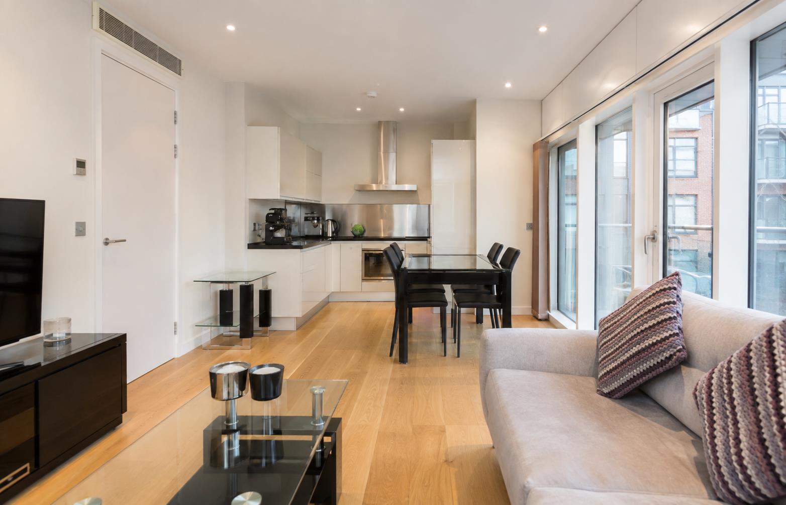 Flat Gatliff Road in City of Westminster