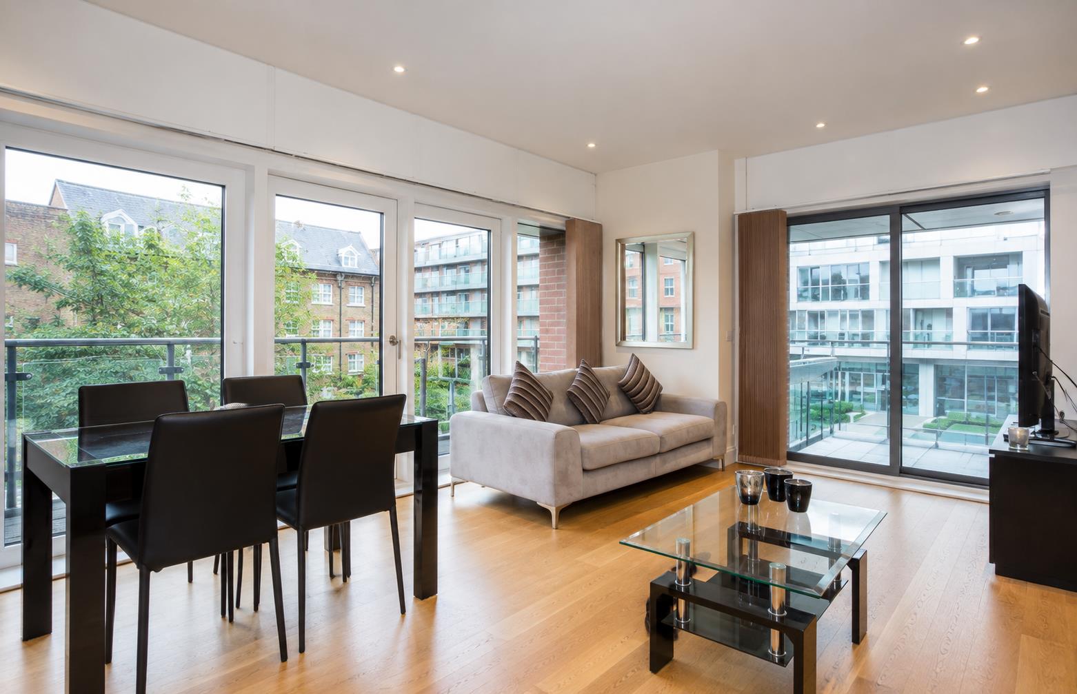 Flat Gatliff Road in City of Westminster