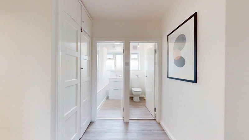 Room Edensor Gardens in Greater London