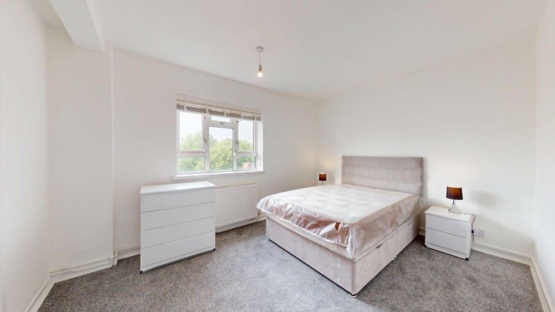 Room Edensor Gardens in Greater London