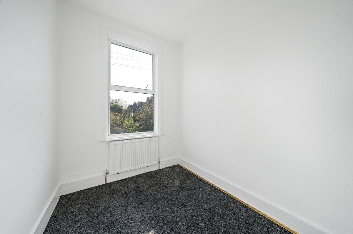 Flat Gurdon Road in Greater London