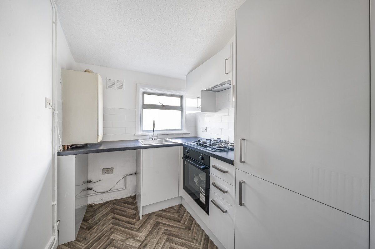 Flat Gurdon Road in Greater London