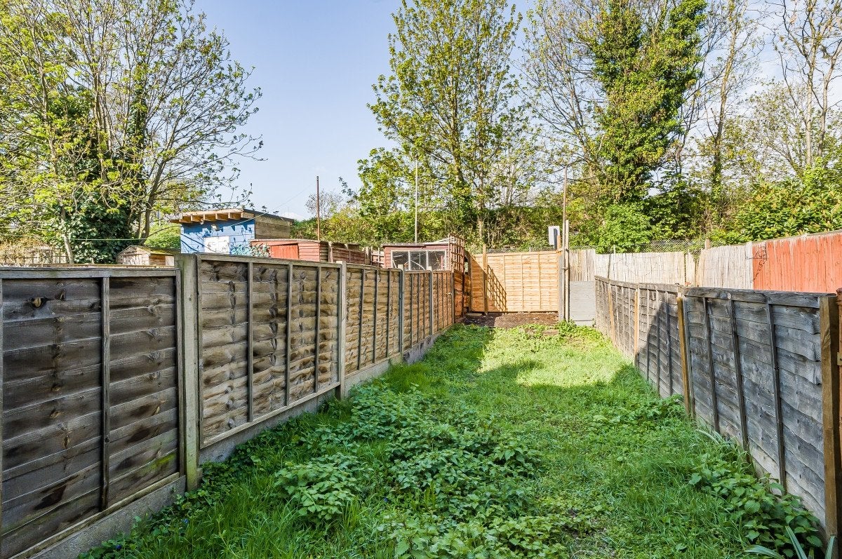 Flat Gurdon Road in Greater London