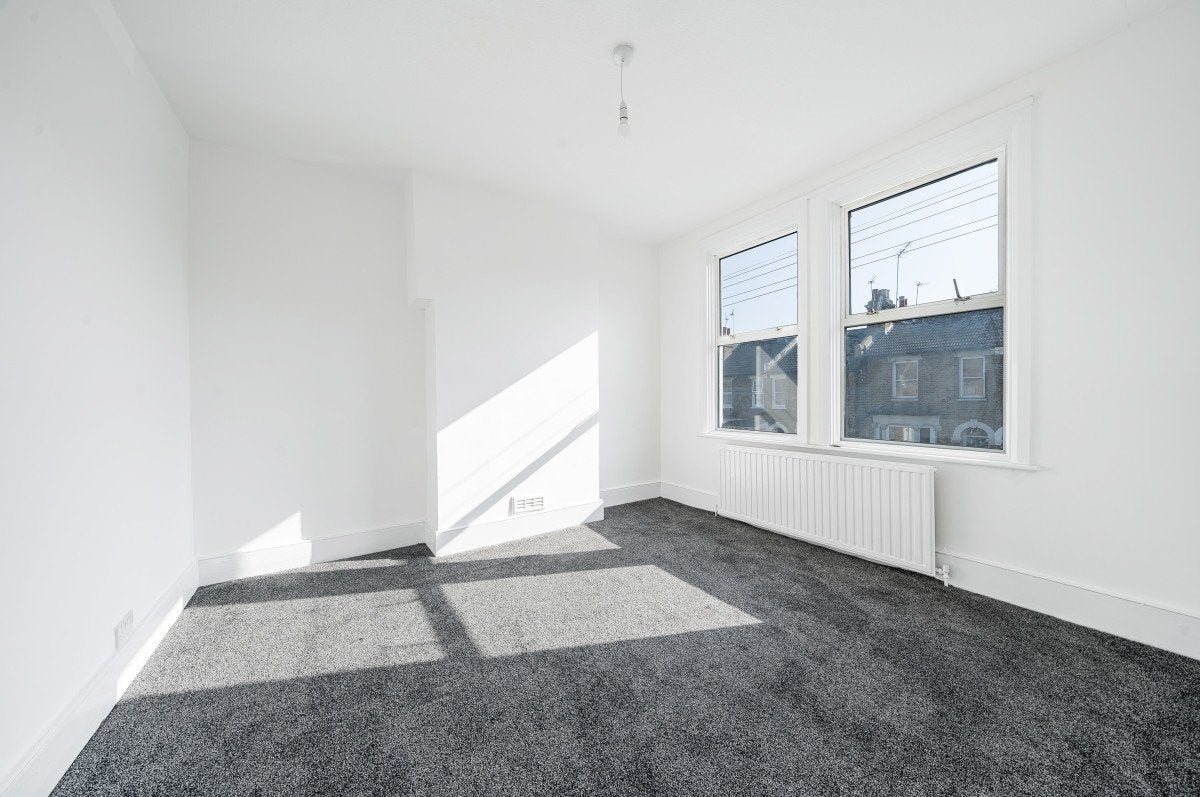 Flat Gurdon Road in Greater London