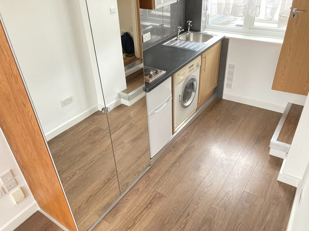 Flat Gunnersbury Lane in Greater London