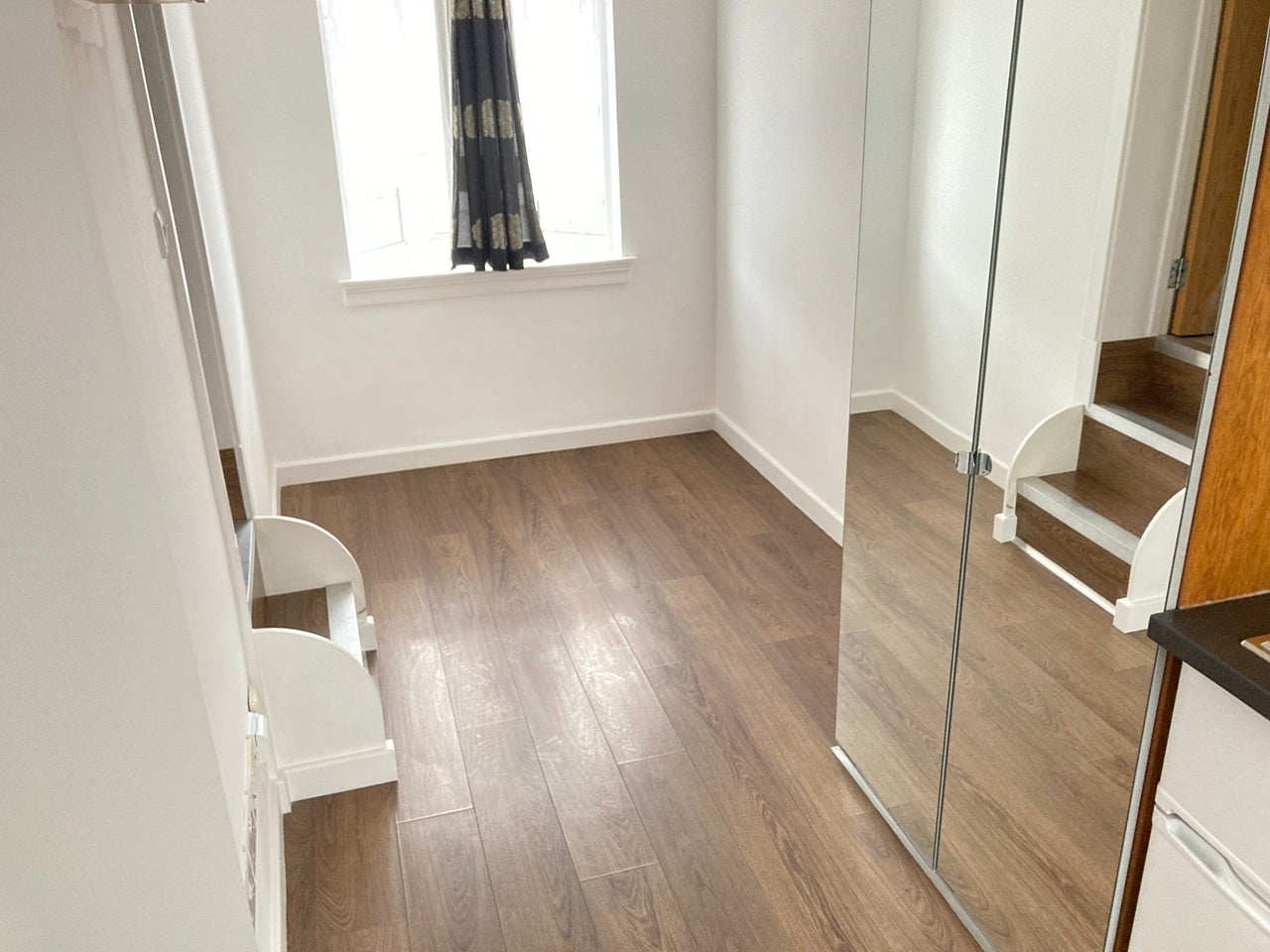 Flat Gunnersbury Lane in Greater London