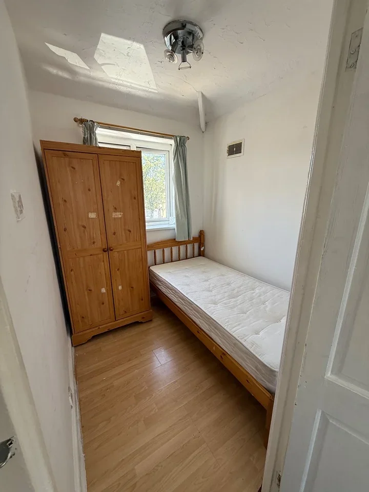 Flat Lansbury Drive in Greater London