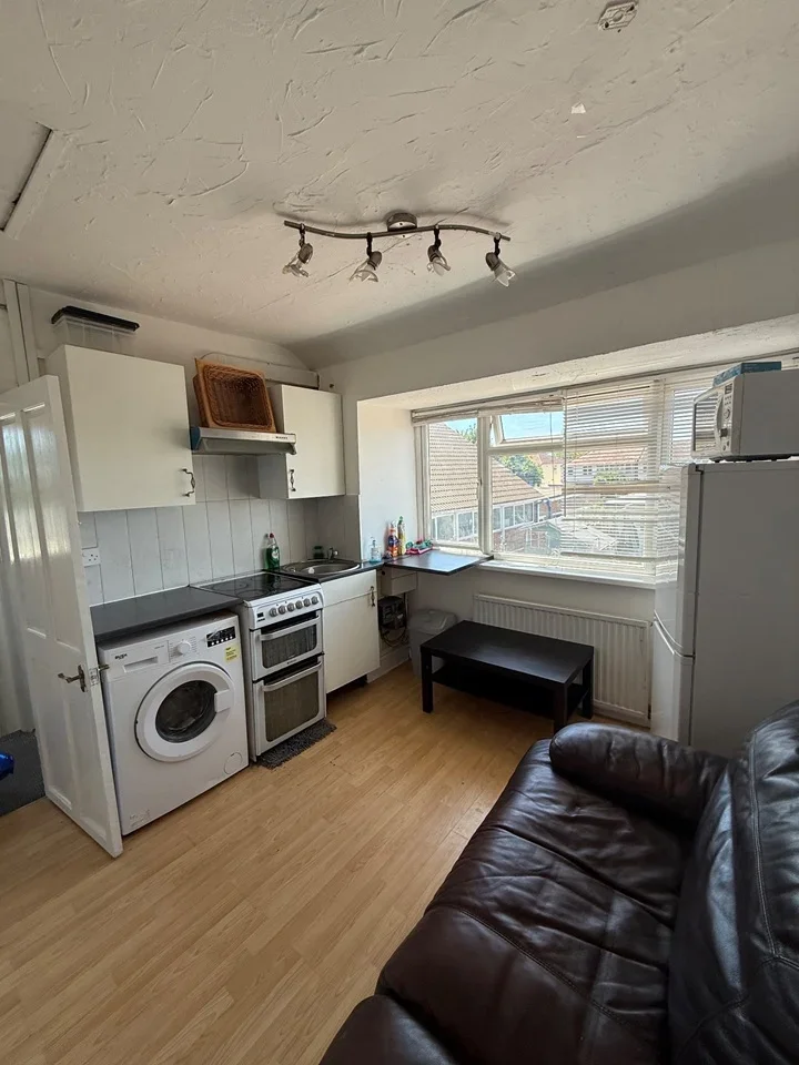 Flat Lansbury Drive in Greater London