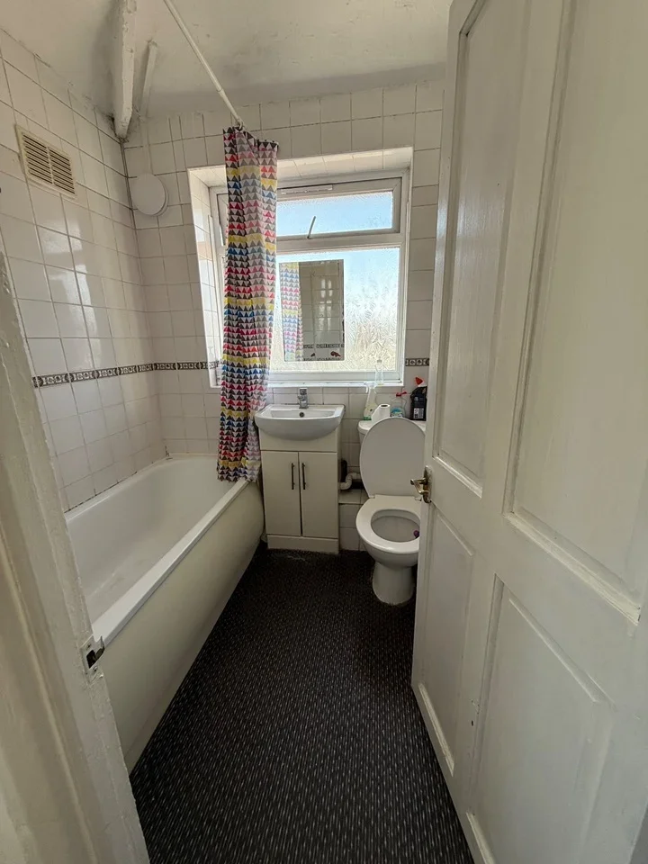 Flat Lansbury Drive in Greater London