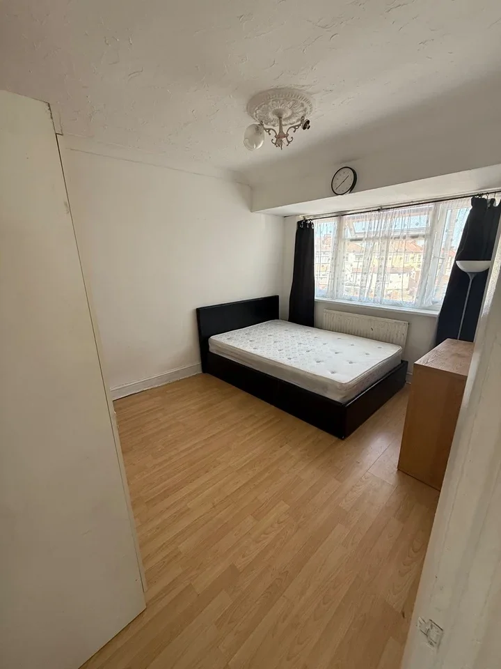 Flat Lansbury Drive in Greater London