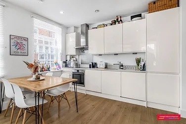 Flat London Road in Greater London
