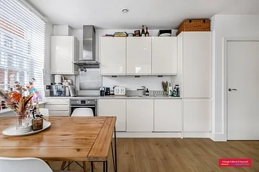 Flat London Road in Greater London