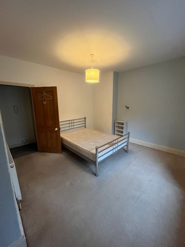 Room Albert Road in Sheffield